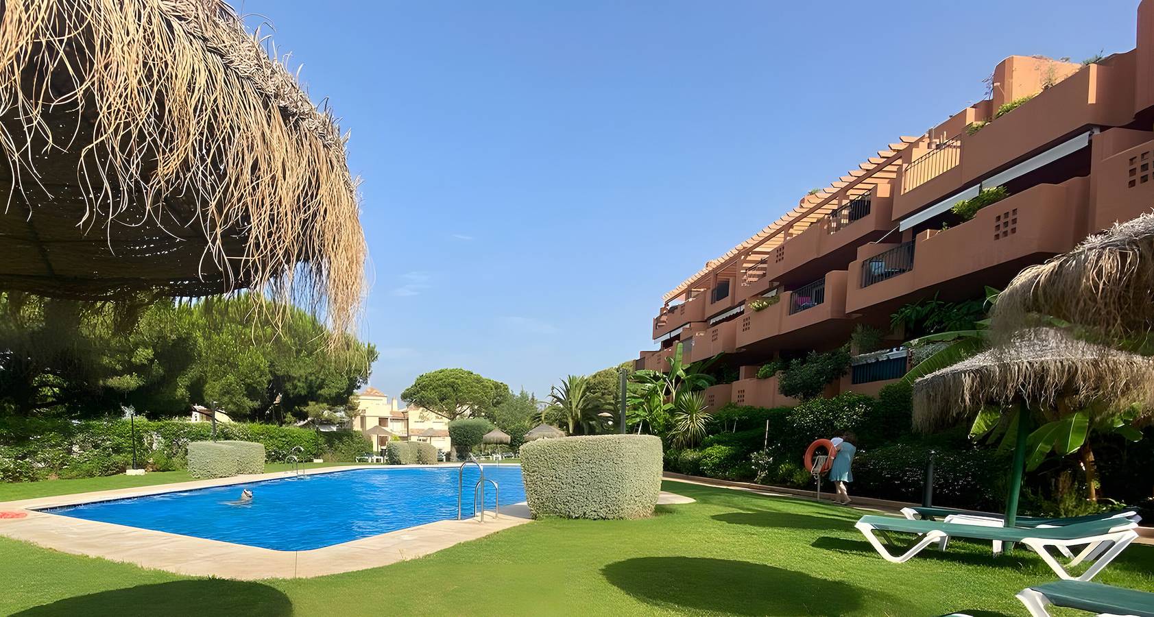 Apartamento inteiro, Apartamento 'Lejlighed I Cabopino' com Piscina Partilhada, Wi-Fi e Ar Condicionado in Artola, Marbella