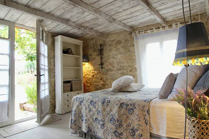 Ganze Wohnung, Romantische Wohnung in historischem Haus in der Provence in Roquefort-les-Pins, Mittelmeerküste (Frankreich)