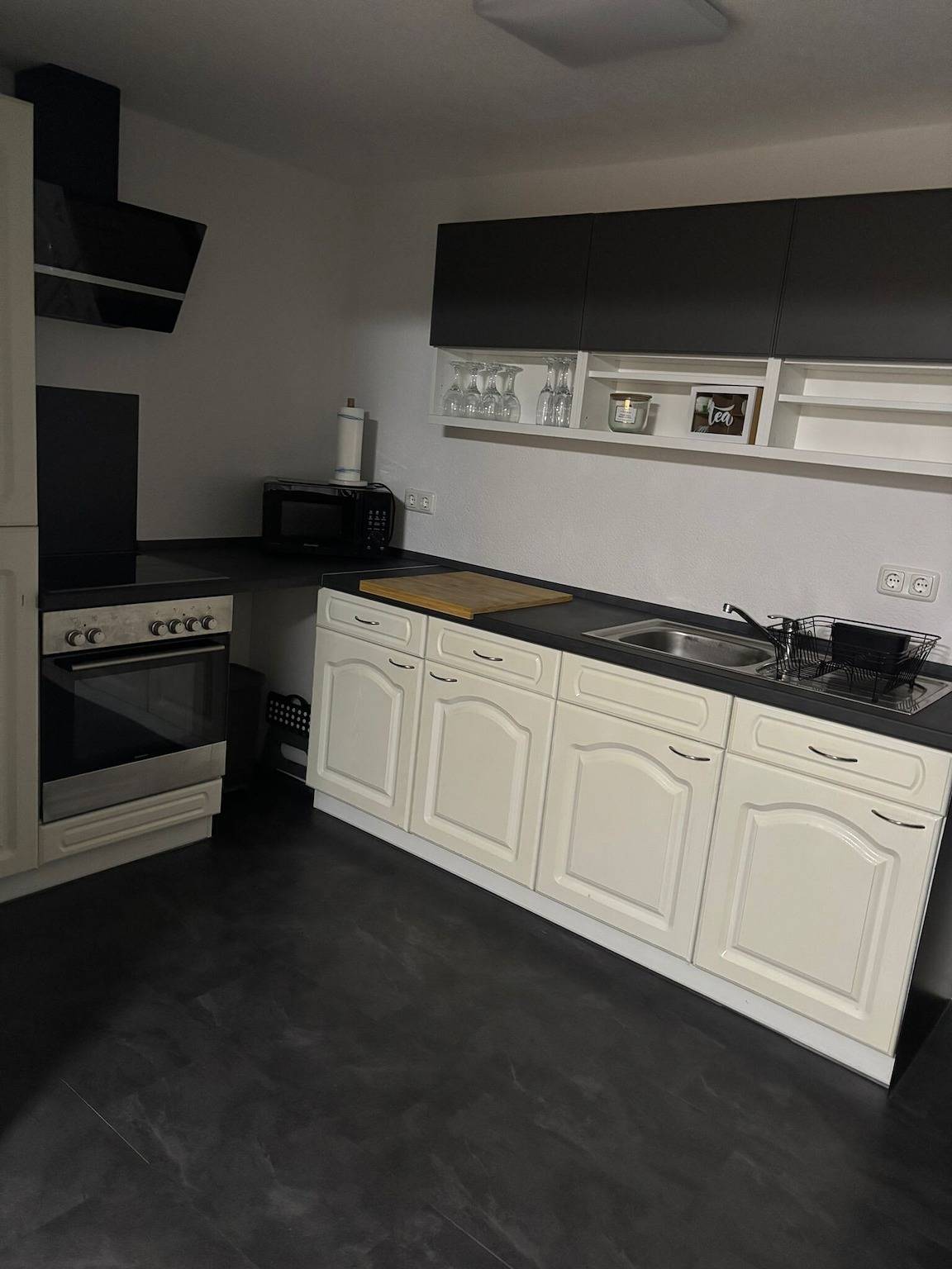 Entire apartment, Apartment 'Ferienwohnung Arnstadt Ost' with Private Terrace and Wi-Fi in Arnstadt, Thüringer Kernland