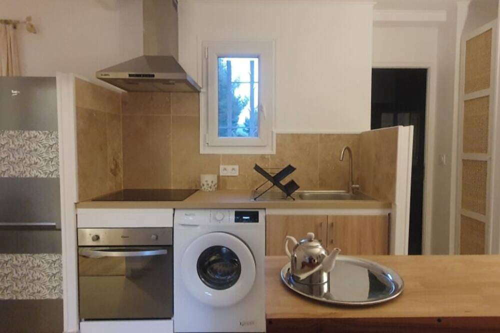 Appartement entier, T2 dans villa calme et nature, à 5 mn du village, 20 mn de Toulon et des plages. in Le Revest-les-Eaux, Côte méditerranéenne (France)