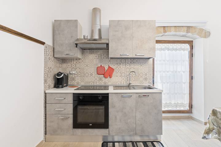 Hel lejlighed, Apartment 'Erato' with Sea View, Wi-Fi and Air Conditioning in Scano di Montiferro, Sardinien