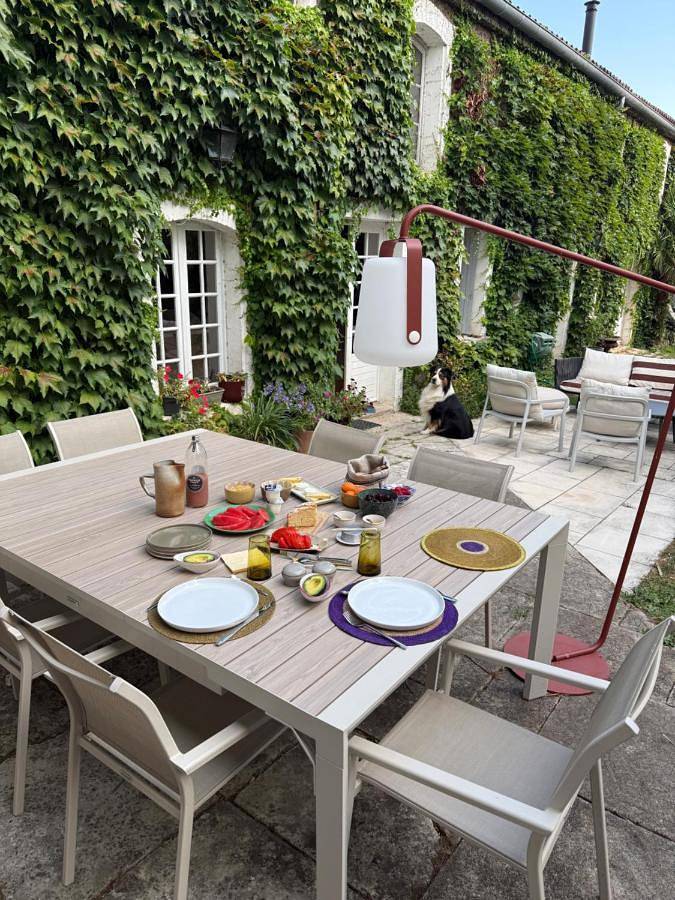 Gîte pour 2 personnes, avec Terrasse ainsi que Jardin et Piscine à Croix-Chapeau - 2