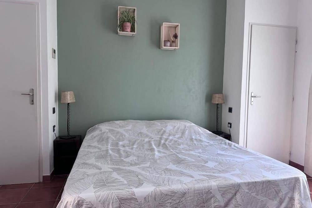 Entire apartment, Domaine de la Fauvelle in Thuir, Perpignan region