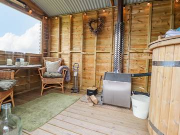 Hut for 2 People in Lancashire, North West England, Photo 3