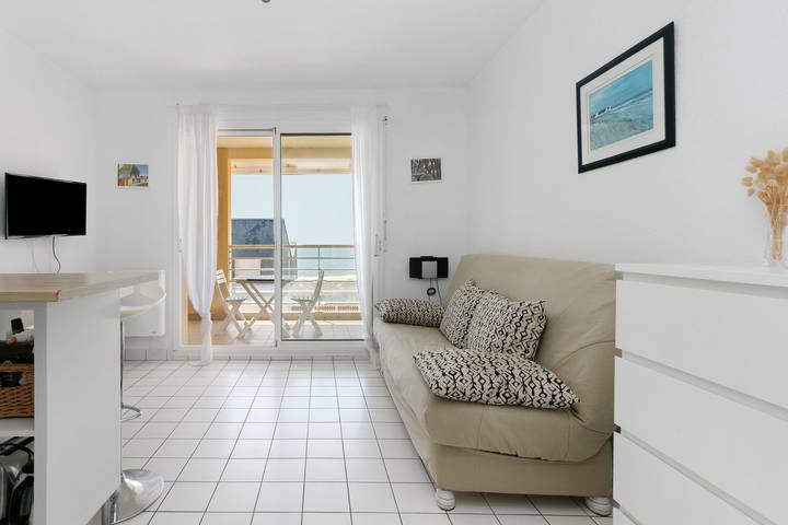 Bright Studio with Sea View, “Port and Beach”, Parking, Balcony