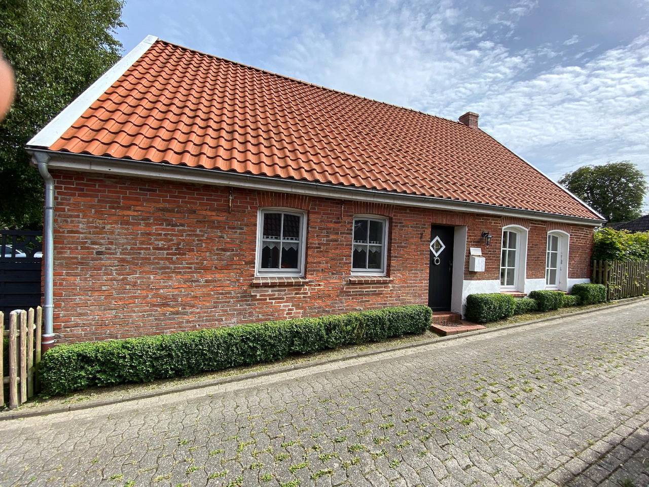 Geräumiges und modern eingerichtetes Ferienhaus mit privatem Garten für die ganze Familie in Pilsum, Krummhörn