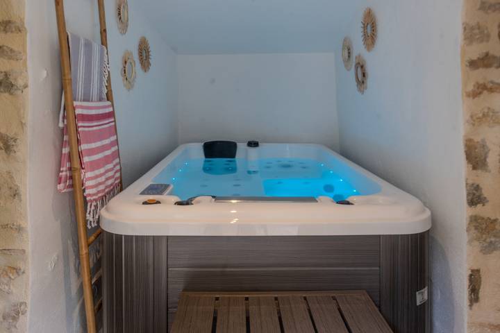 L'Écrin de la Rose – Peaceful Retreat with Pool and Nature in Yvrac-et-Malleyrand, Charente
