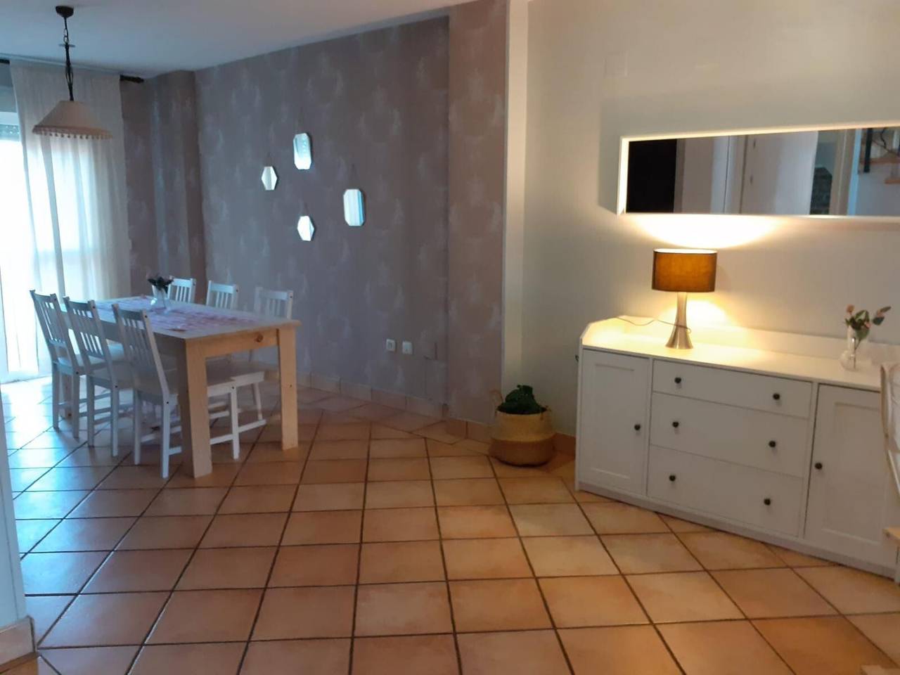 Casa Vacacional 'Paraíso Familiar - Solo Familias' con Terraza Privada, Wi-Fi y Aire Acondicionado in Las Canteras (Puerto-Real), Puerto Real