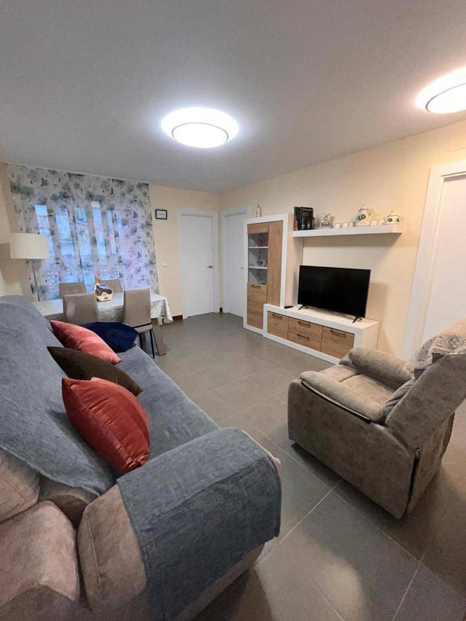 Apartamento para 4 personas, con vistas además de terraza y piscina en Arredondo