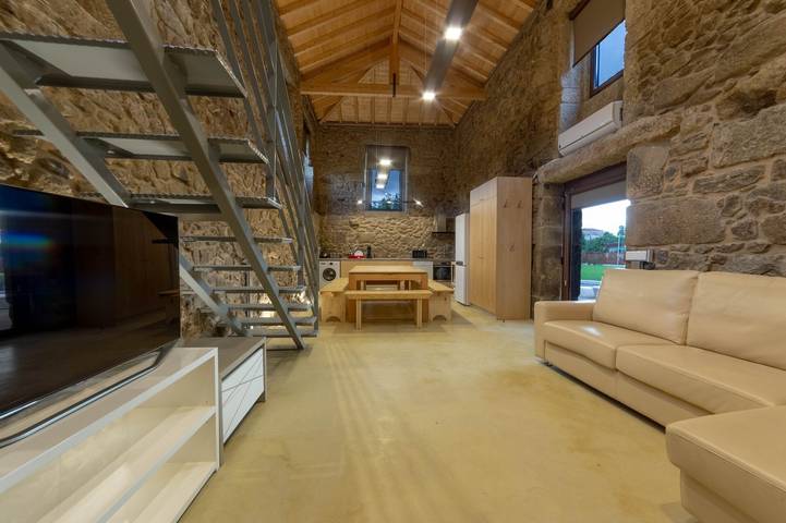 Maison de vacances Villae Carreiro avec piscine, climatisation, Wi-Fi, jardin et terrasse in Braga, District de Braga