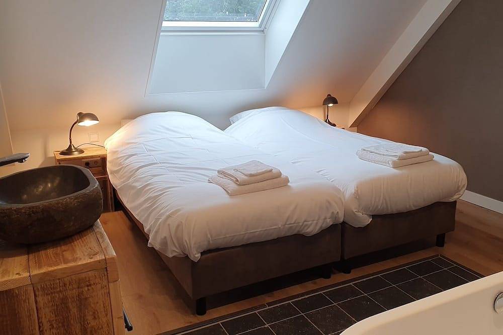 Ganze Wohnung, Luxury hotel rooms, possibly with farmer's breakfast! in Leidschendam, Groene Hart