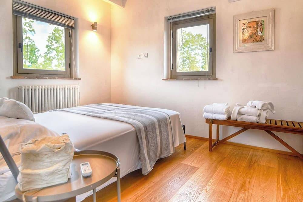 Tenuta in Pietra con Piscina | tra Todi e Perugia in Marsciano, Perugia e dintorni