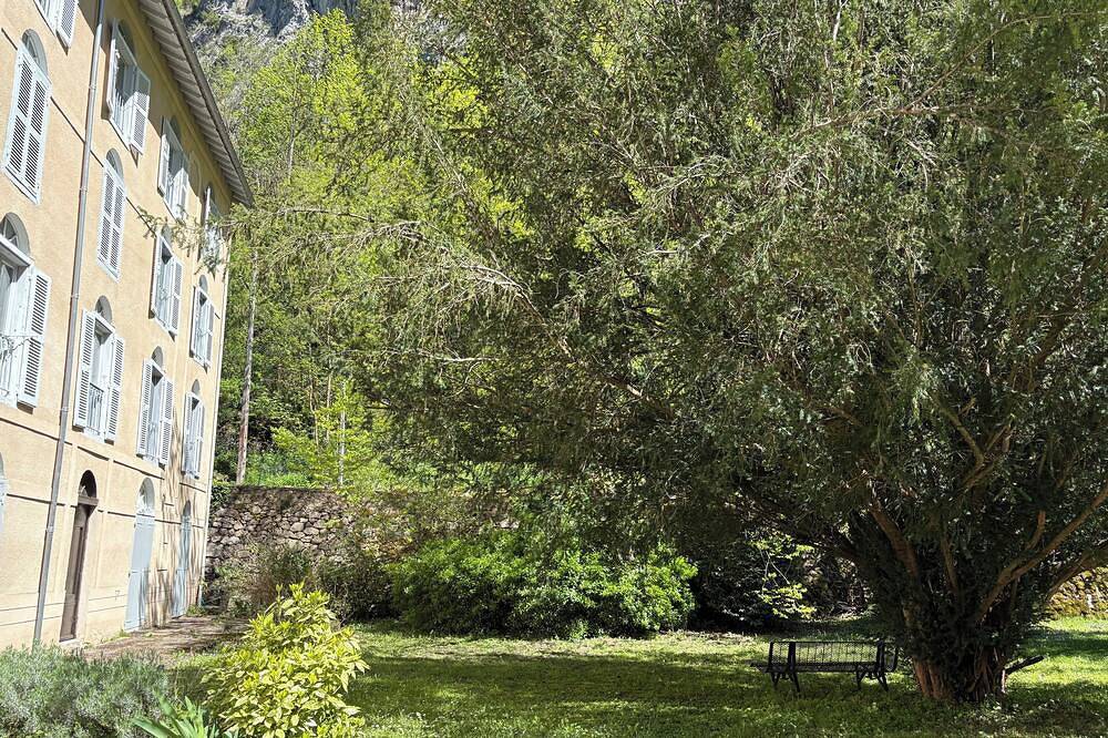 Appartement entier, Le balcon des vallées : Cure, Vue et Tranquillité in Ussat, Ariège
