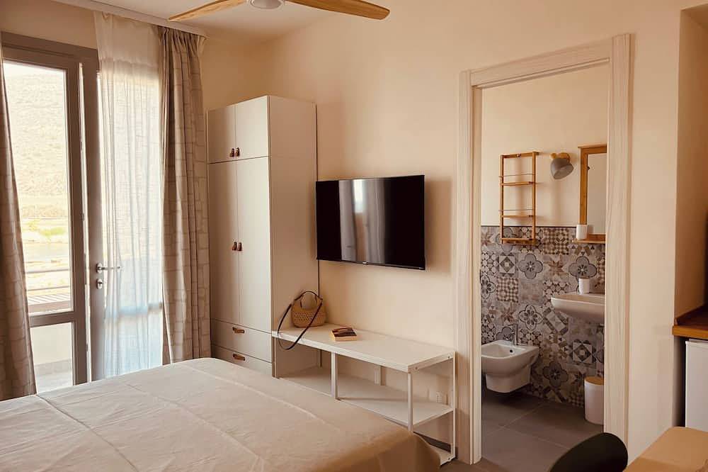 Ganze Wohnung, Queen-Zimmer mit Meerblick in Favignana Stadt, Favignana