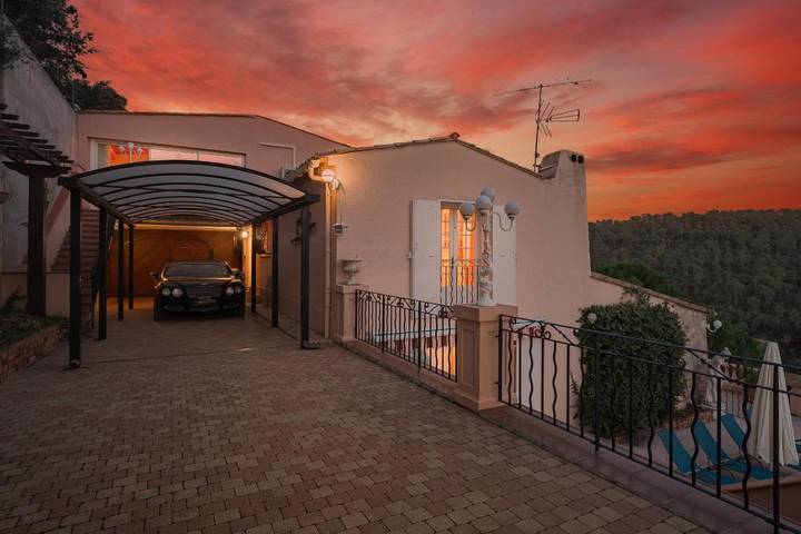 Location de vacances pour 12 personnes, avec jardin ainsi que vue et piscine, adapté aux familles à Vins-sur-Caramy - 3