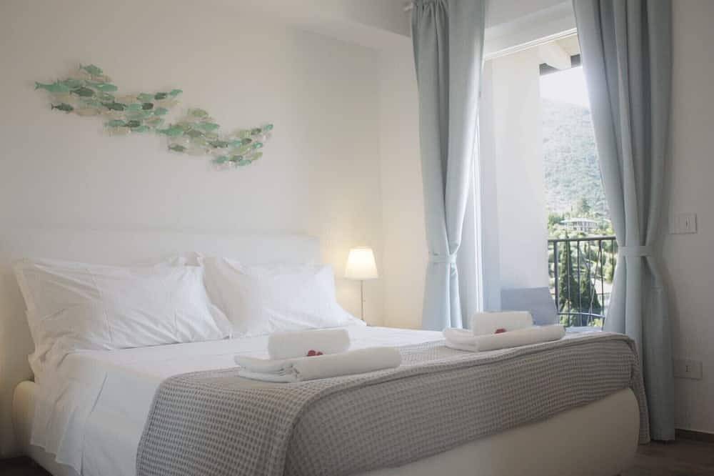 Entire apartment, The house of the Winds in the center of Torbole in Torbole, Nago-Torbole