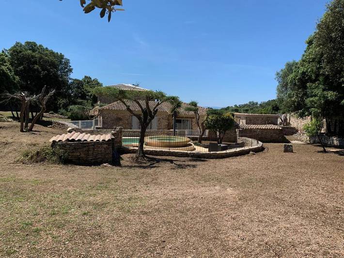 Villa pour 5 personnes, avec jacuzzi ainsi que jardin et piscine à Bonifacio - 3