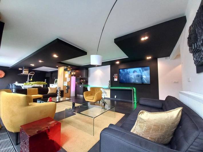 Gîte pour 4 personnes, avec terrasse et jacuzzi à Liège