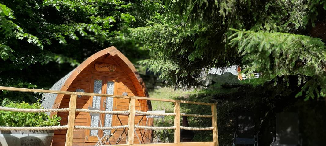 Cabaña 'Gavarnie, Sanitaire Camping' con vistas a la montaña, terraza privada y wifi in Gèdre, Gavarnie-Gèdre