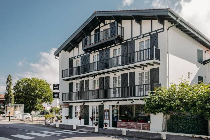 Hôtel pour 2 personnes, avec sauna ainsi que jardin et jacuzzi, animaux acceptés à Saint-Pée-sur-Nivelle