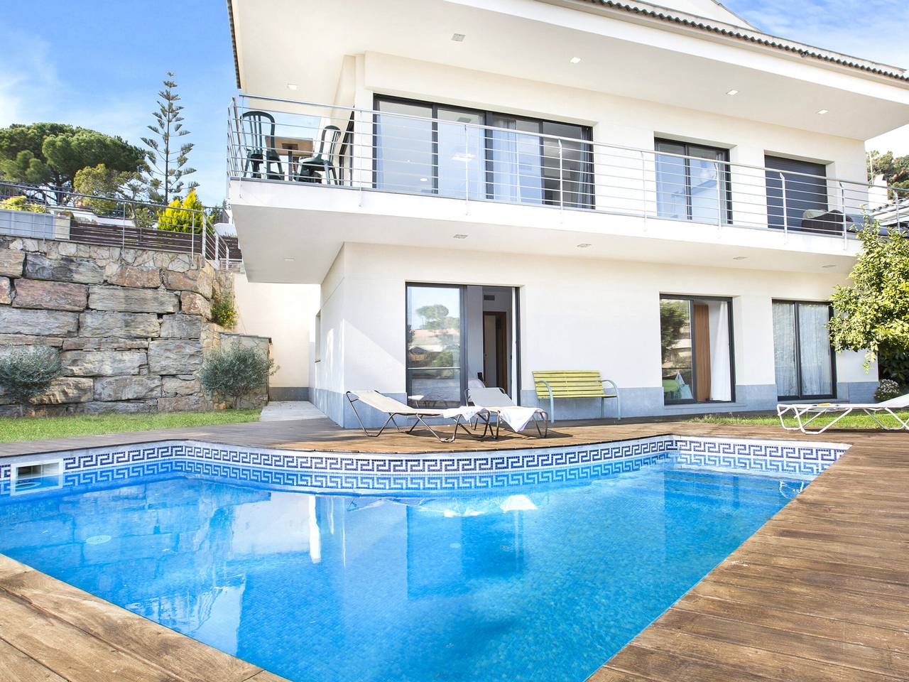 Modernes Haus mit privatem Pool und Bergblick, nahe Strand Costa Brava, Haustiere erlaubt in Font de Sant Llorenç, Lloret de Mar