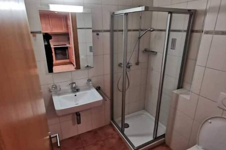 Gîte pour 2 personnes, avec jacuzzi et sauna ainsi que terrasse et piscine à Saillon - 4