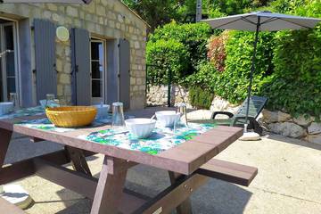Gîte pour 6 personnes, avec balcon à Coursegoules
