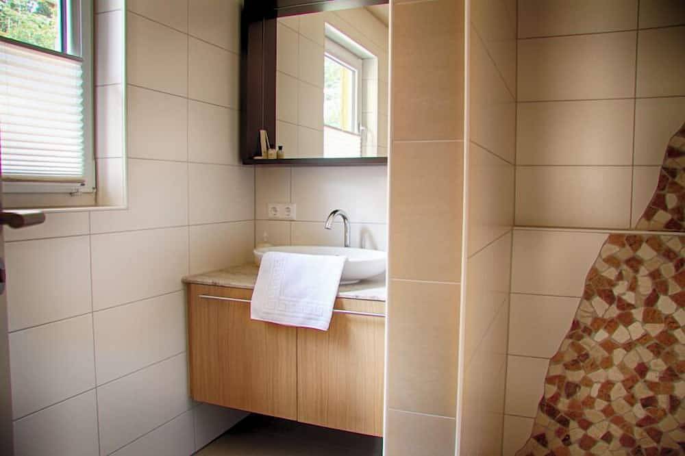 Ganze Wohnung, Ferienhaus \"Am Sandstein\" (70 m2) mit beheizter Steinterrasse in Markt Nordheim, Steigerwald