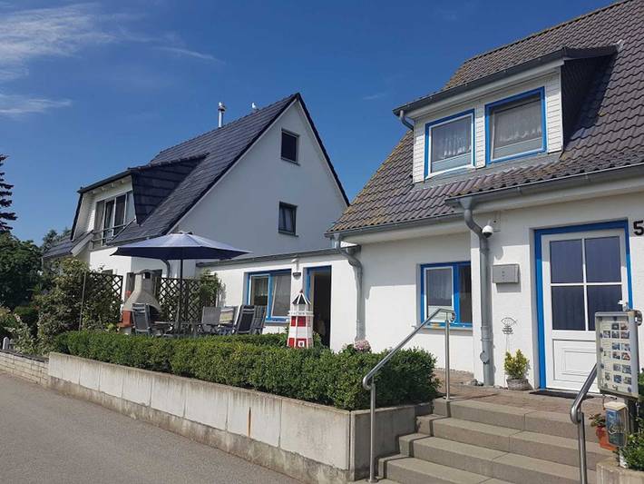 Ferienwohnung für 3 Personen, mit Balkon und Terrasse sowie Seeblick und Ausblick in Klein Zicker