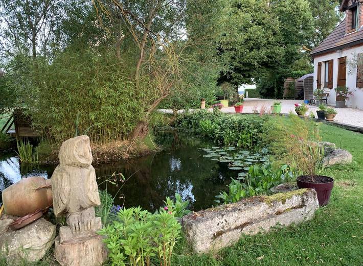 Gîte pour 4 personnes, avec terrasse ainsi que jacuzzi et jardin
