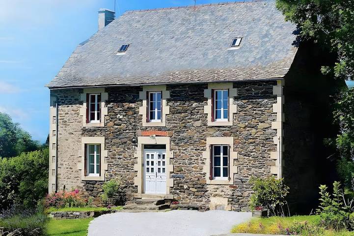 Location de vacances pour 12 personnes, avec terrasse et jardin à Trizac