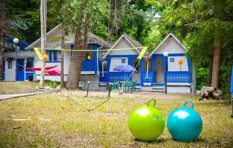 Camping pour 5 personnes, avec vue et jardin, adapté aux familles