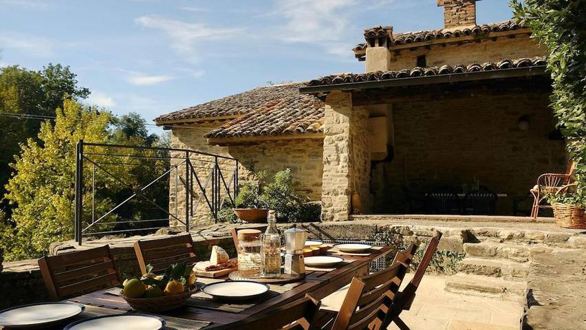 Casa vacanza per 9 persone, con piscina e giardino in San Giustino