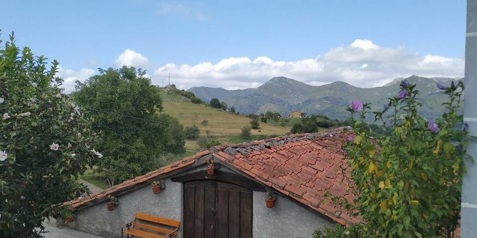 Casa rural para 8 personas, con terraza y vistas, Se admiten mascotas en Parque Nacional de Los Picos de Europa - 2