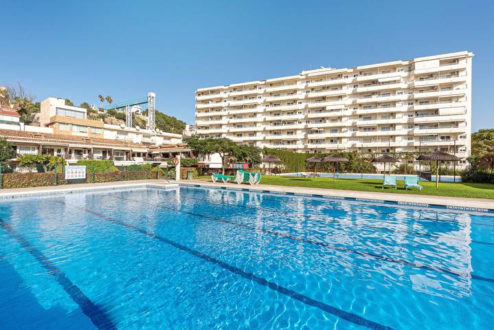 Apartamento inteiro, Apartamento 'Carihuela Palace Beach' com piscina privada, Wi-Fi e ar condicionado in La Carihuela, Torremolinos