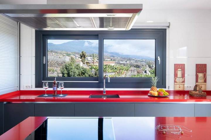 Chalet para 4 personas, con terraza además de piscina y jardín en La Palma - 2