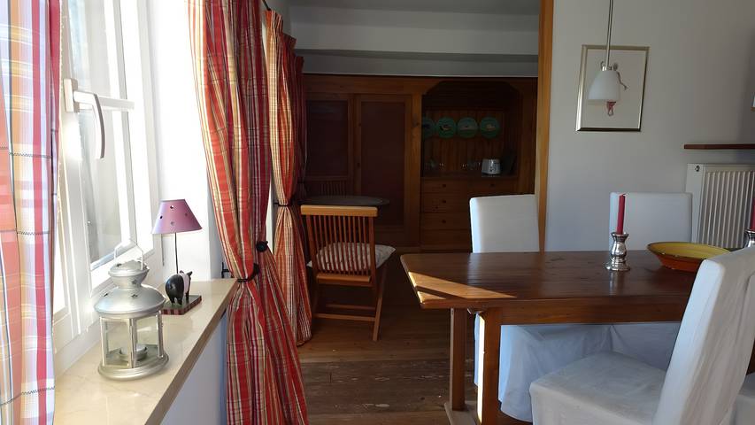 Ganze Wohnung, Sehr ruhig, idyllisch, Balkon mit Bergblick, Gemeinschaftsgarten in Gstadt am Chiemsee, Chiemsee