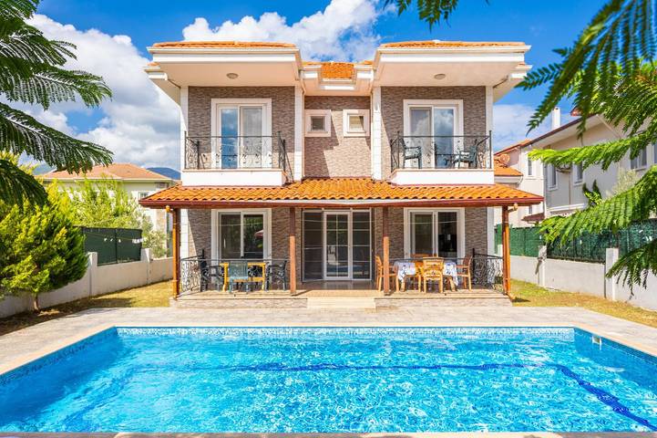 Villa für 12 Personen, mit Balkon und Garten - 1