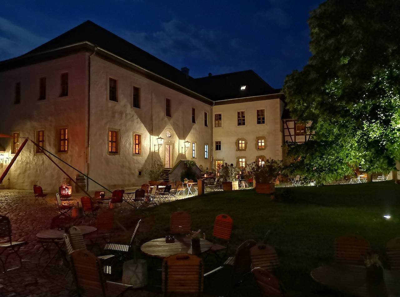 Urlaub im historischen Rittergut Positz aus dem 16. Jahrhundert - individuelle, lichtdurchflutete Romantikzimmer in Oppurg, Saaleland
