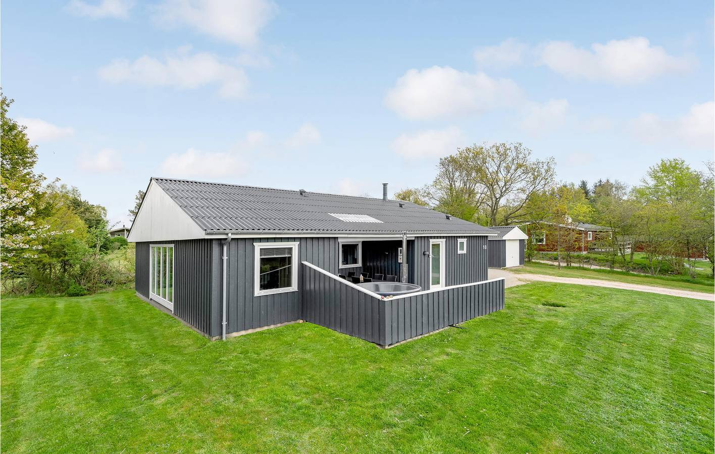 Feriehus for 12 personer med terrasse in Hvalpsund, Farsø