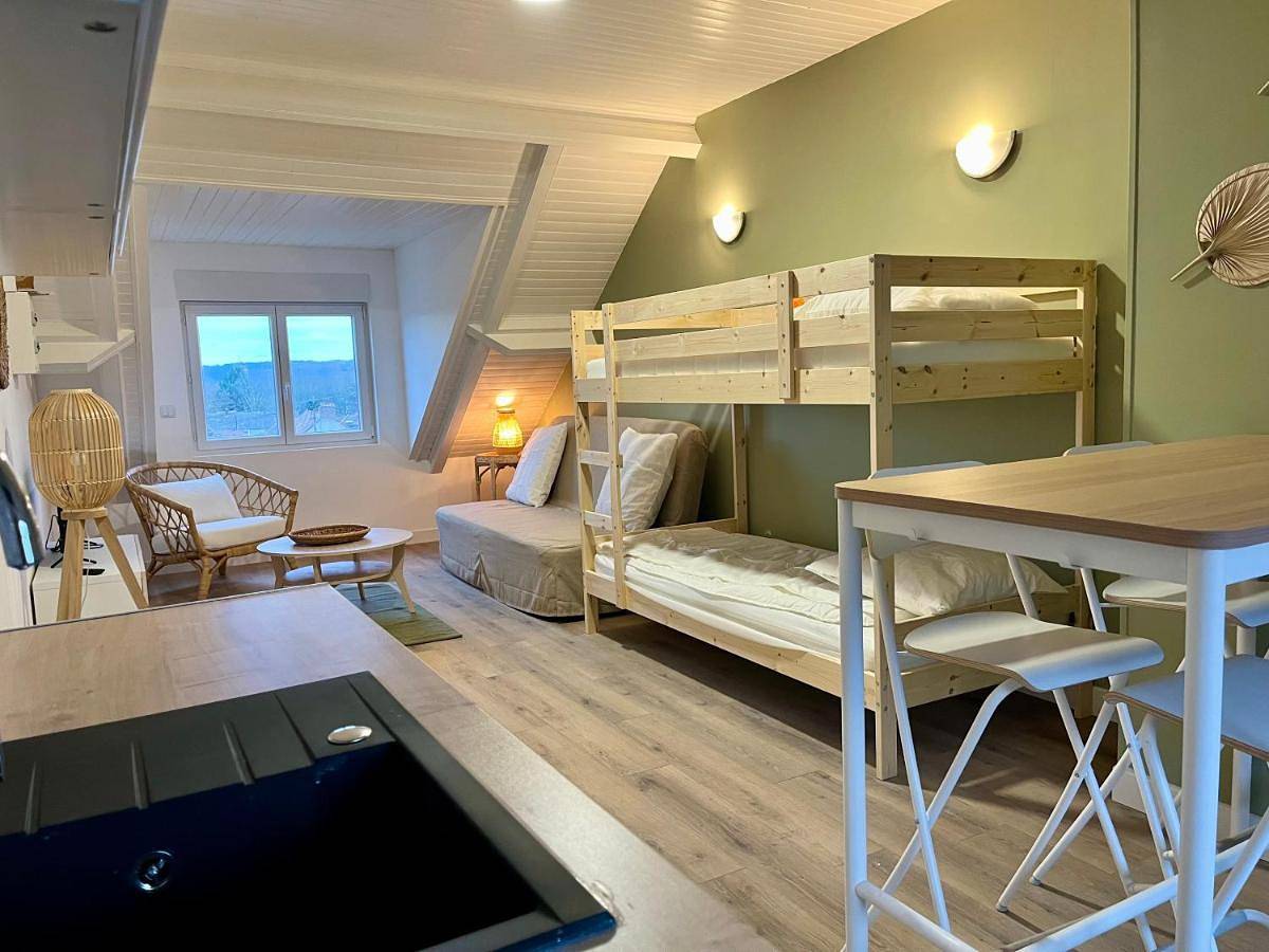 Appartement entier, One-Bedroom Apartment in Maisse, Parc naturel régional du Gâtinais français