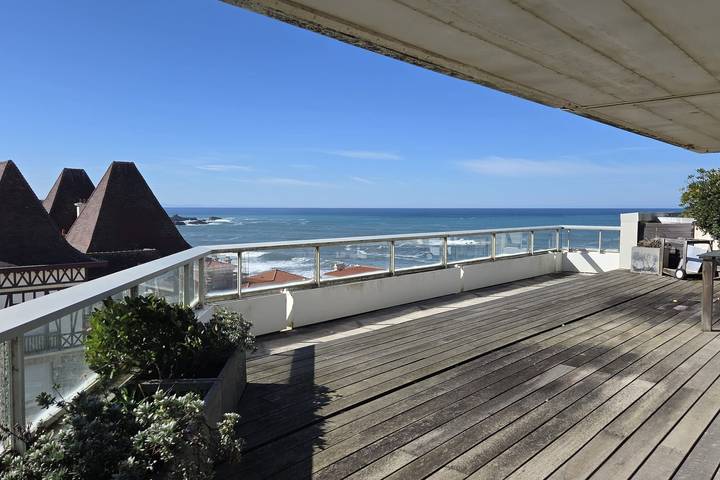 Gîte pour 4 personnes, avec terrasse, adapté aux familles dans Plage du Miramar