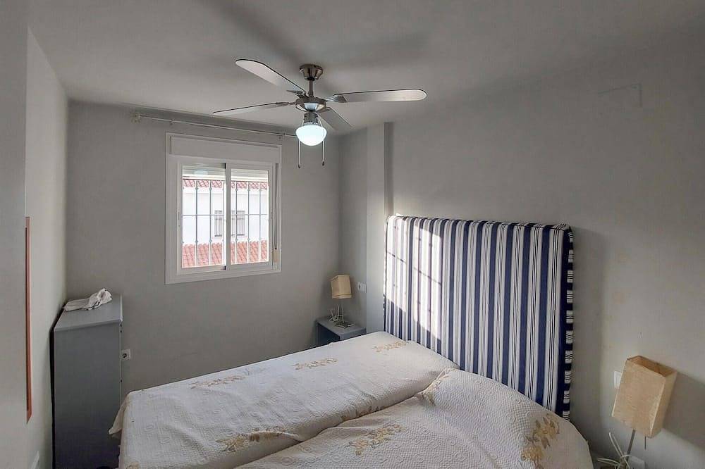 Awesome home in Rota with Wifi in Playa de la Costilla (Rota), Rota