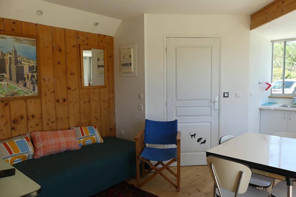 Petite Maison Bois , au Calme , a la Campagne Proche de la mer et des Commerces in Pont-l'Abbé, Côte de Cornouaille