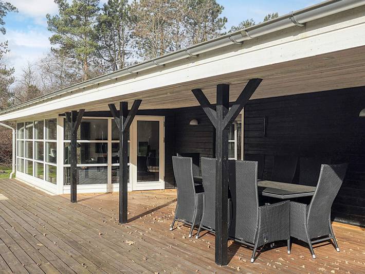 Ferieudlejning for 8 personer, med Pool i Hals