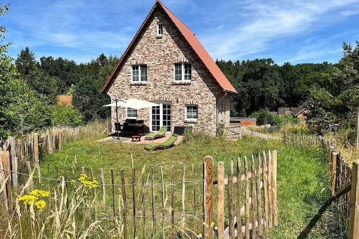 Ferienhaus für 4 Personen, mit Sauna und Garten in Bispingen