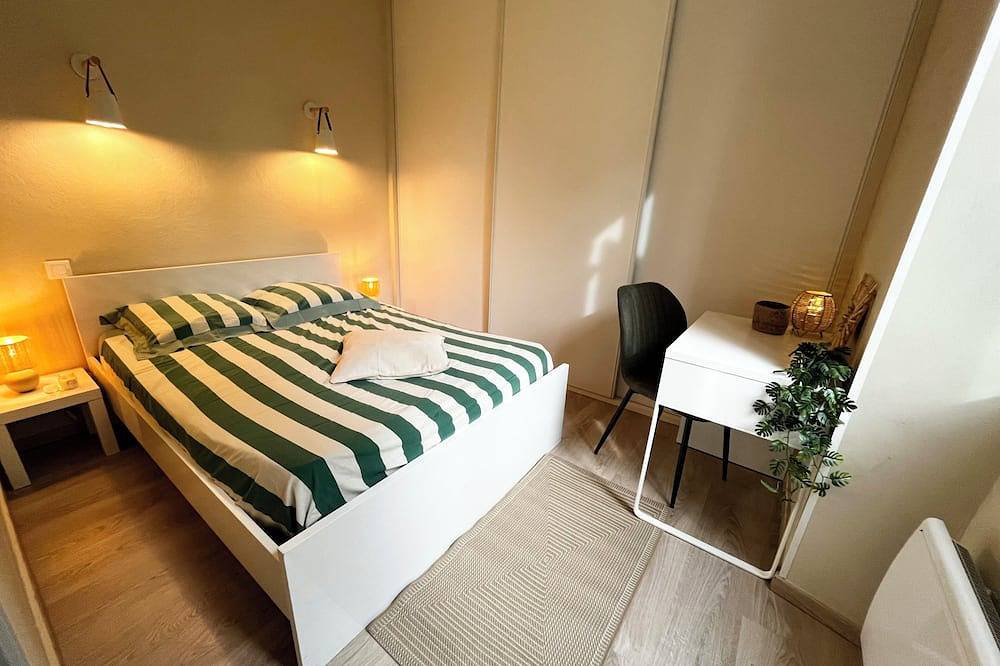 Entire apartment, Renovated T2 - Cathedral view - Center - Wifi in Lodève, Lodève region