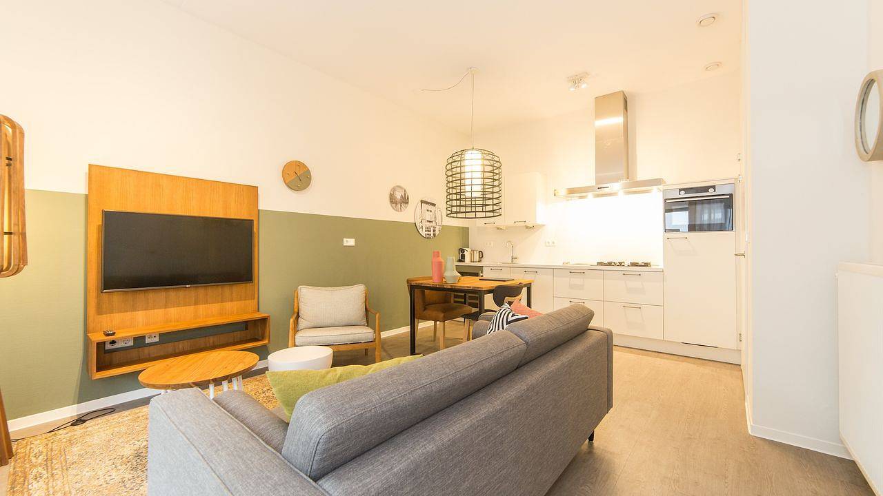 Geheel vakantieappartement, Vakantieappartement voor 2 personen met zwembad in Maastricht, Limburg