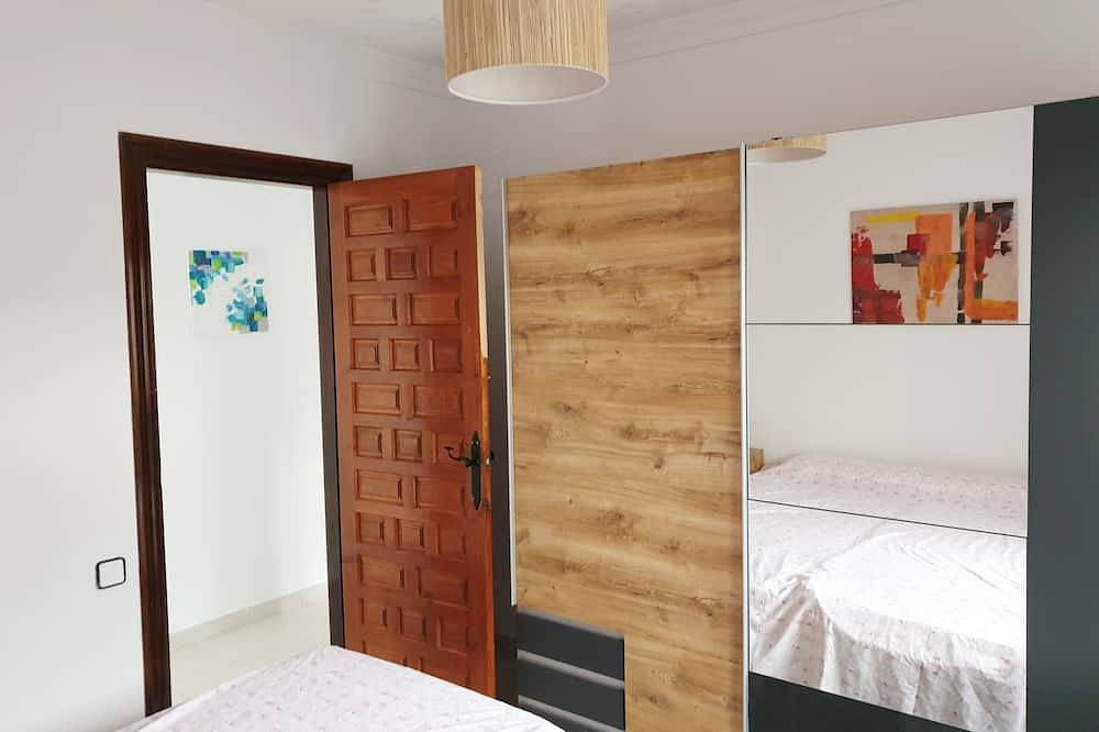 Miami Playa:Large house (max.11p) with pool+pataugoire,ideal for families in Miami Platja, Montroig