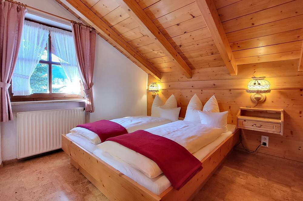 Ganze Wohnung, Gästehaus Mack im oberbayerischen Landhausstil in Oberau, Bayerische Alpen